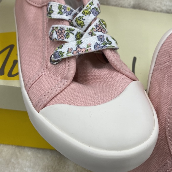 NIB Mini Boden Floral Lace Canvas Sneakers - Size 13 - Picture 3 of 8